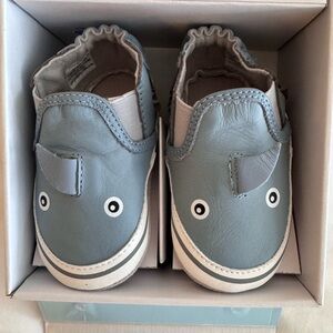 Robeez “shark” crib bootie/shoe 6-12 months